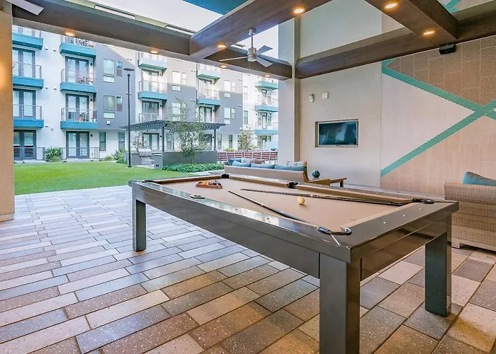 Modern Town Lake Waterfront Cozysuites Paradise 07
