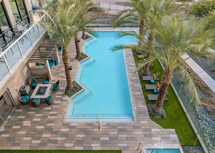 Modern Town Lake Waterfront Cozysuites Paradise 07