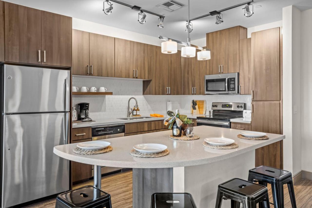 Modern Town Waterfront Cozysuites Paradise 07